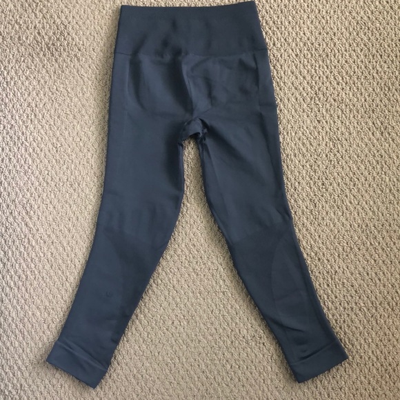 Lululemon Slate Gray Cropped Leggings - Picture 3 of 4
